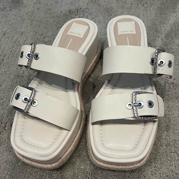 Dolce Vita Cream Platform Sandal - Picture 2 of 5